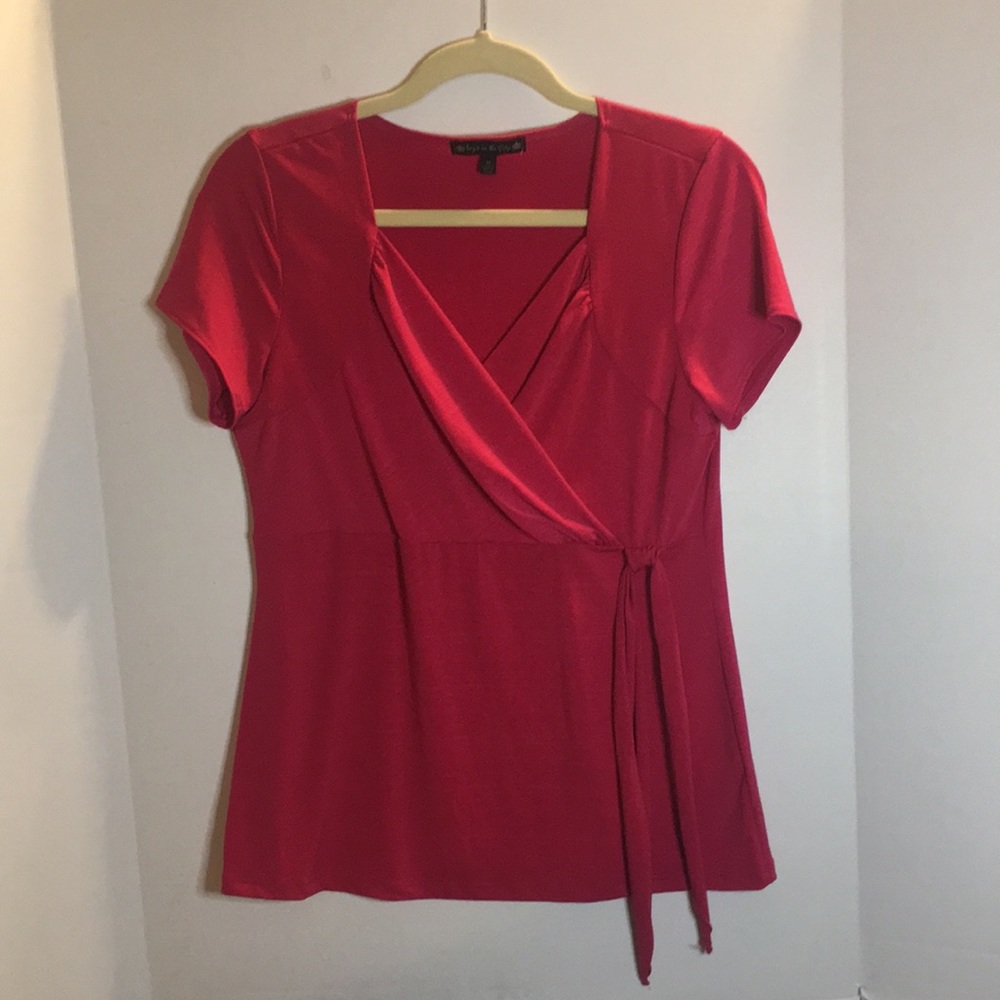 SUZIE IN YHE CITY MATERNITY TOP SIZE M